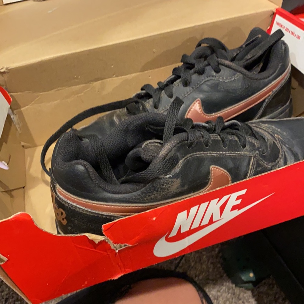 Nikes - Picture 6 of 6